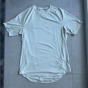 Mint license to train Lululemon shirt